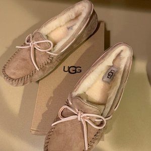 NEVER WORN womens UGG slippers. Womens size:9